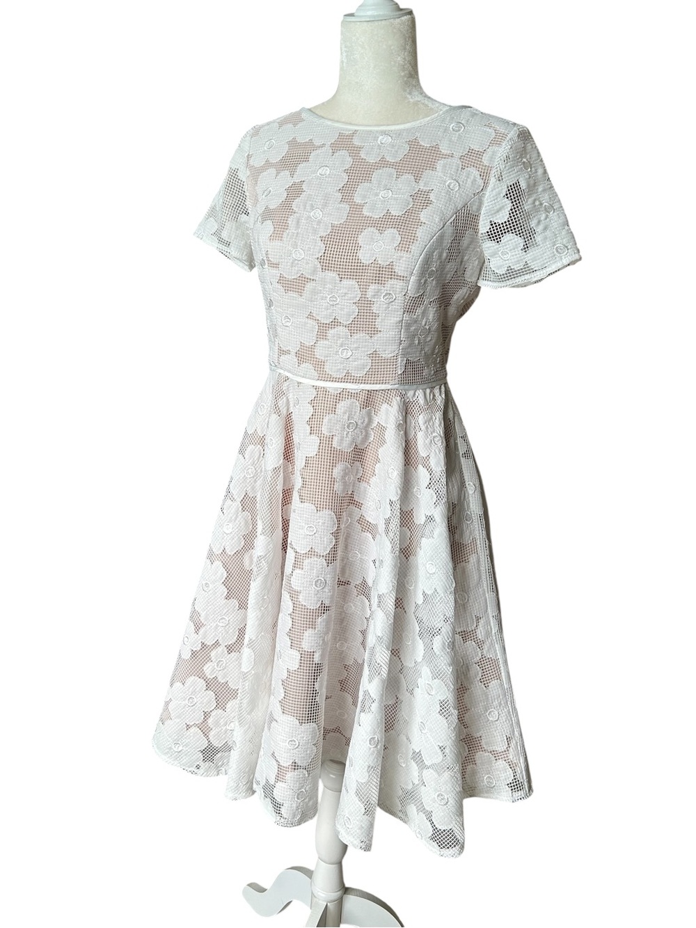 Shani Novelty Fit & Flare Dress in white nude lining- Small LIKE NEW - Picture 2 of 13